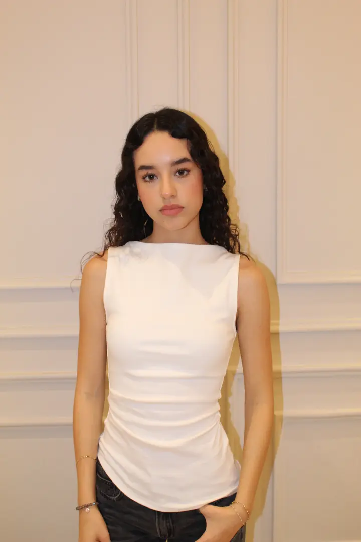 White Asymmetric Top — Blanco, vista frontal